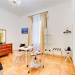 Queen Palace روما