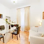 Pensión Queen Palace 4*