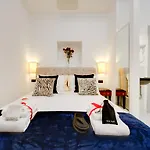 Pensión Queen Palace 4*