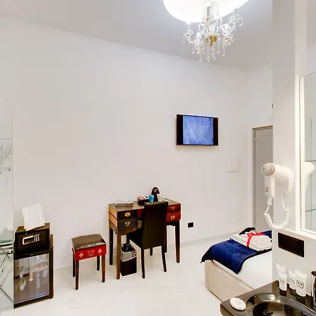 Queen Palace Pensionat 4*